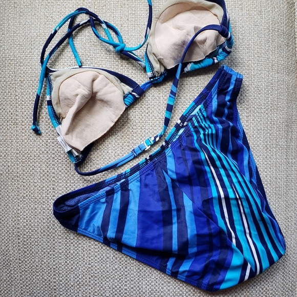 High-waisted triangel top bikini - Picture 3 of 9